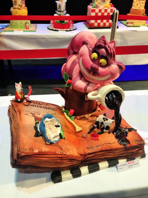 Gateau theme alice aux pays des merveilles
