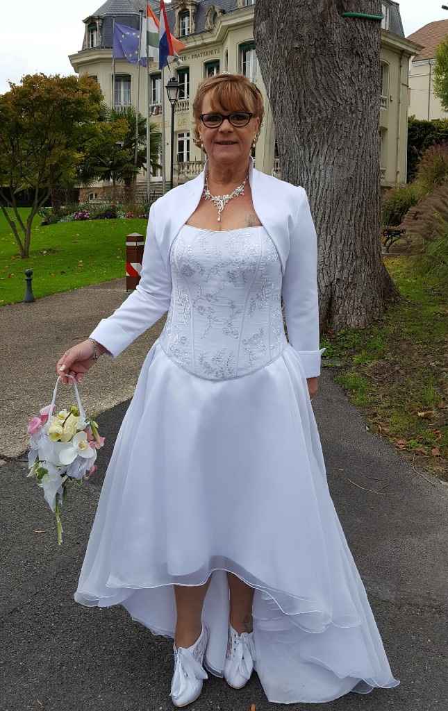 Robe de mariée courte devant longue derrière - 1