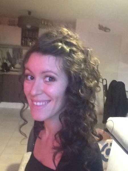 Cheveux bouclés