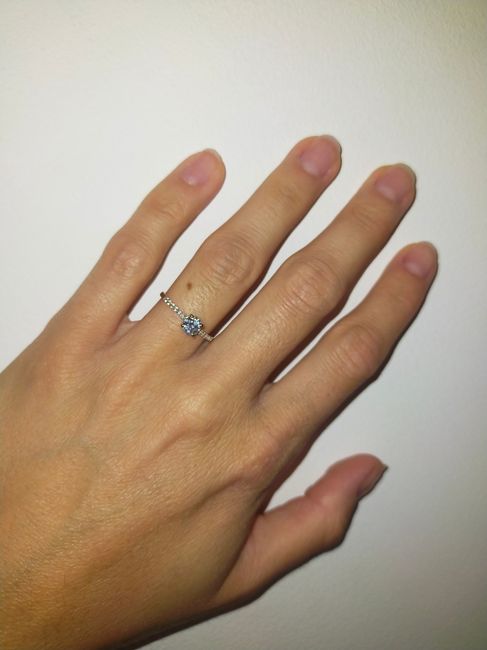 Ta bague de fiançailles sur le Pinterest de Mariages.net ça t'intéresse ? ❤️ 8
