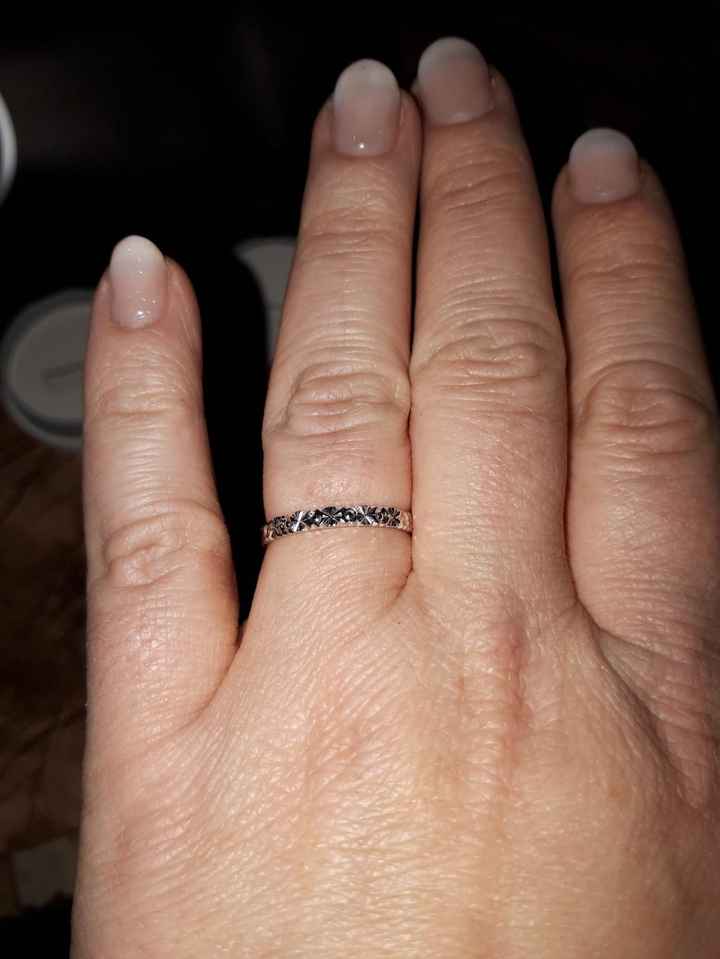 portée avec mon essai de manucure babyboomer
