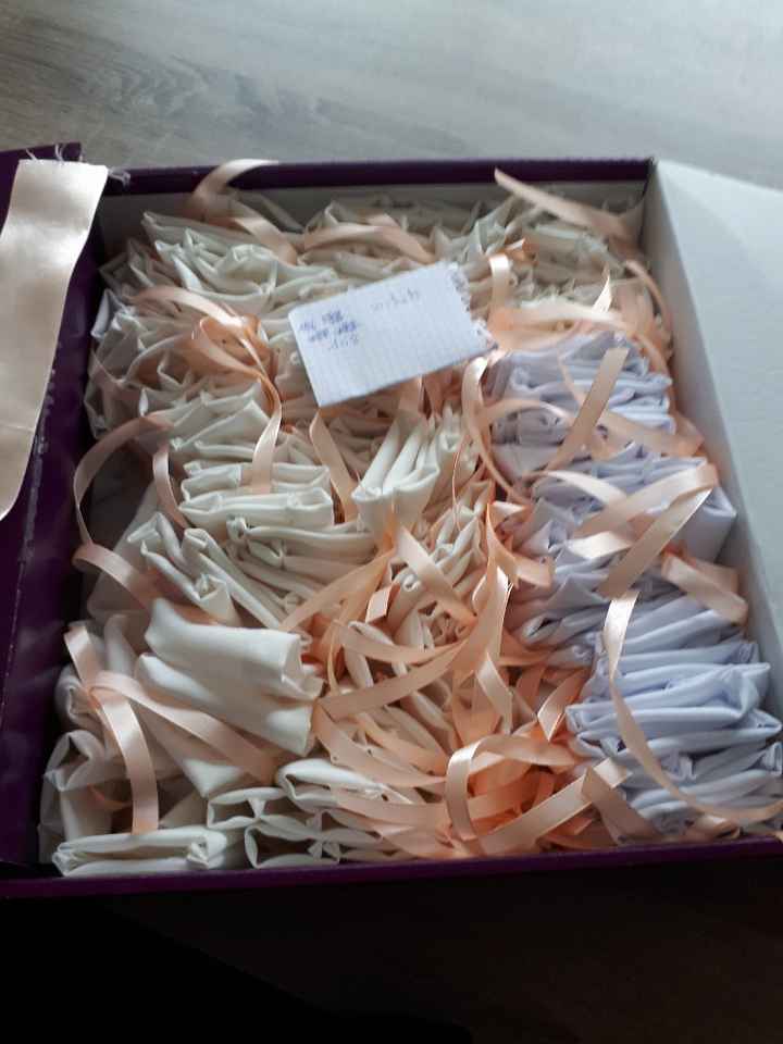 Fin de la couture des sachets de dragees - 1