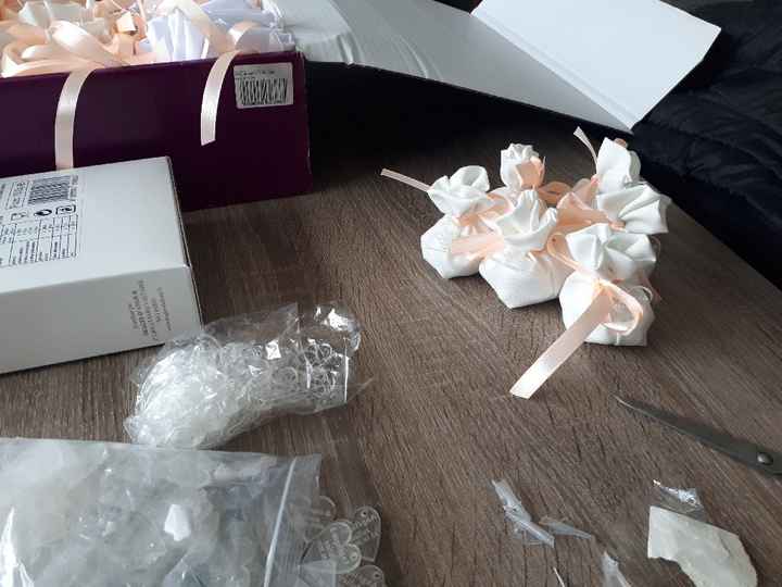 Fin de la couture des sachets de dragees - 1