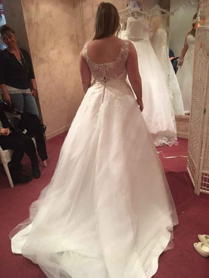 robe dos