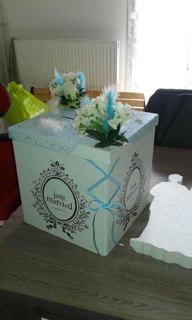 Voilà notre urne et le livre d or fait maison - 1