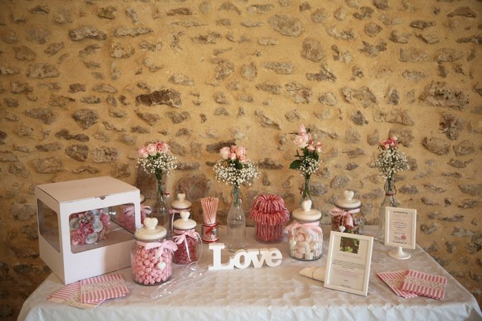 l'un de nos deux candy bar avec le bouquet en papier