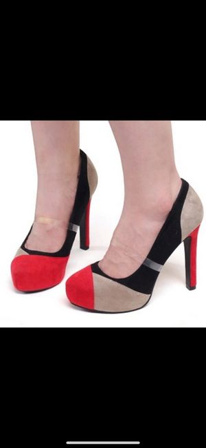 Première paire de chaussures trouvée - 1