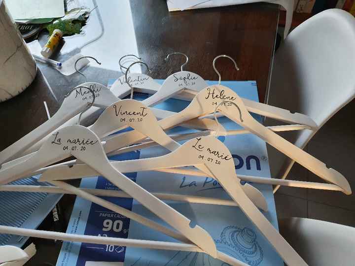 Cintres personnalisés au posca - 1