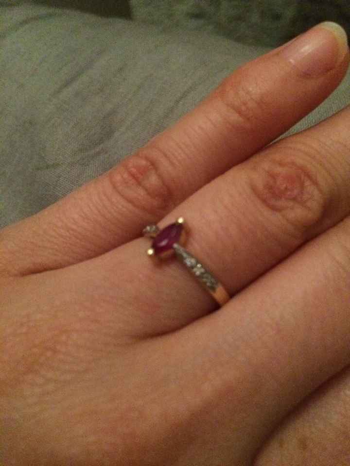 Les bagues de fiançailles - 1