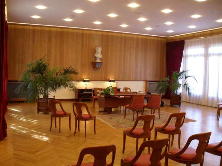 l'intérieur de la mairie