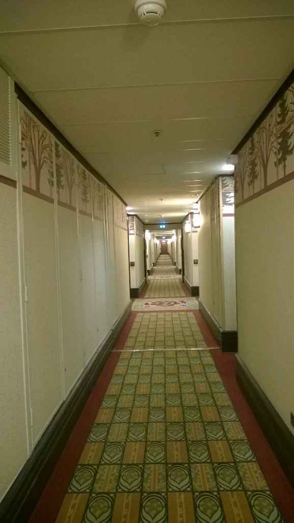 Tout au bout du long couloir...