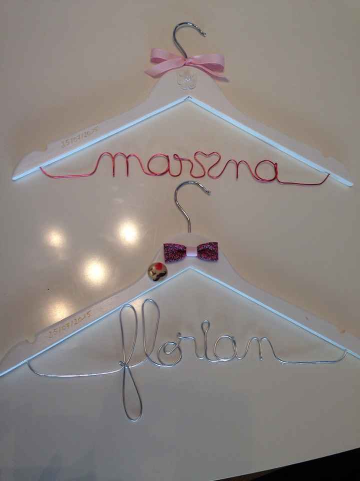 Nos cintres personnalisé - 1