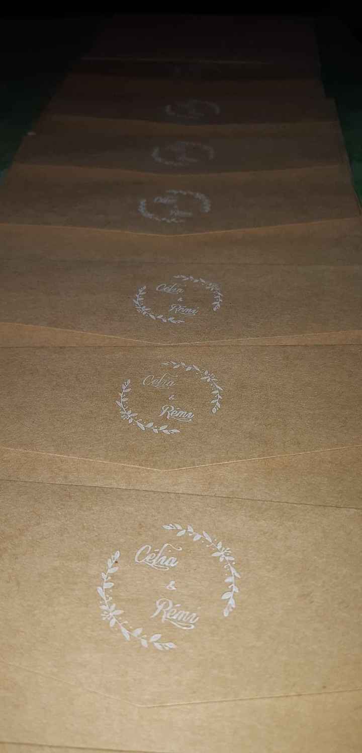 Cadeau, notre tampon pour les enveloppes de faire part