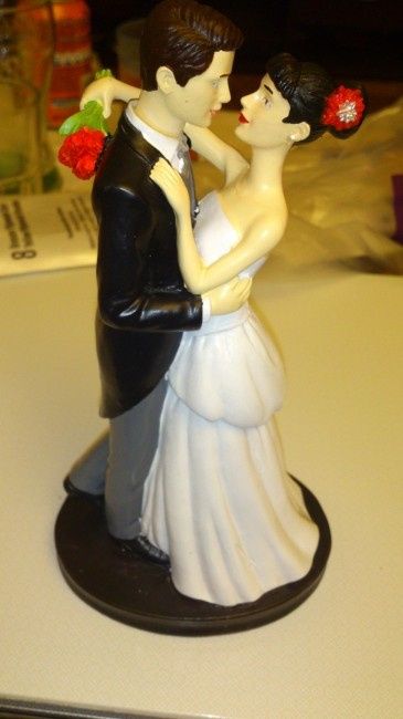 notre figurine de gateaux retoucher par mes soins a notre image!
