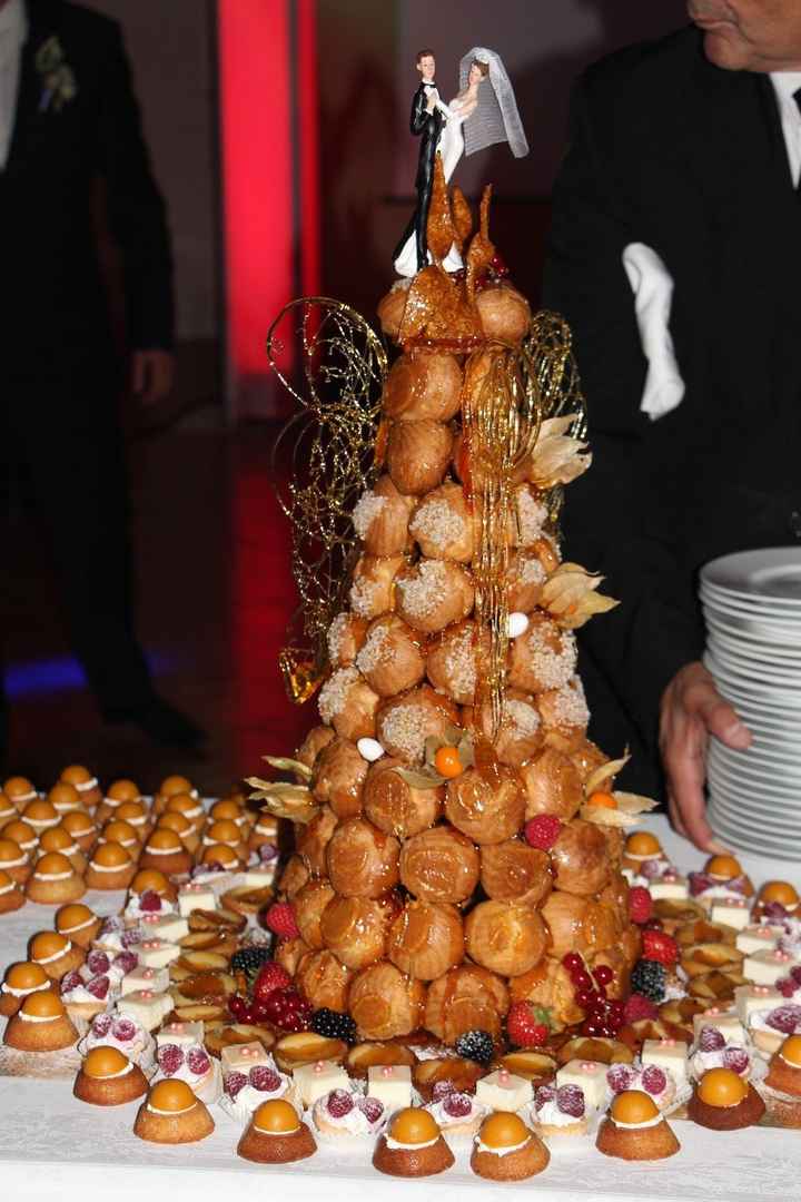 Pièce montée et buffet de desserts