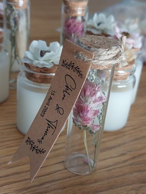 Je viens de confectionner les cadeaux pour les invités sur le thème champêtre il manque sur les phot