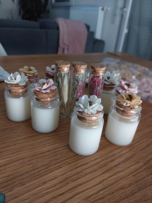 Voici les cadeaux pour mes invités tous fait main il manque les dragées j'ai pas reçu les contenants 2