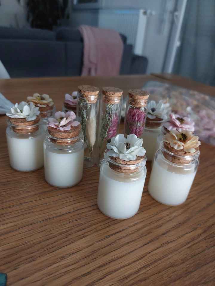 Je viens de confectionner les cadeaux pour les invités sur le thème champêtre il manque sur les phot