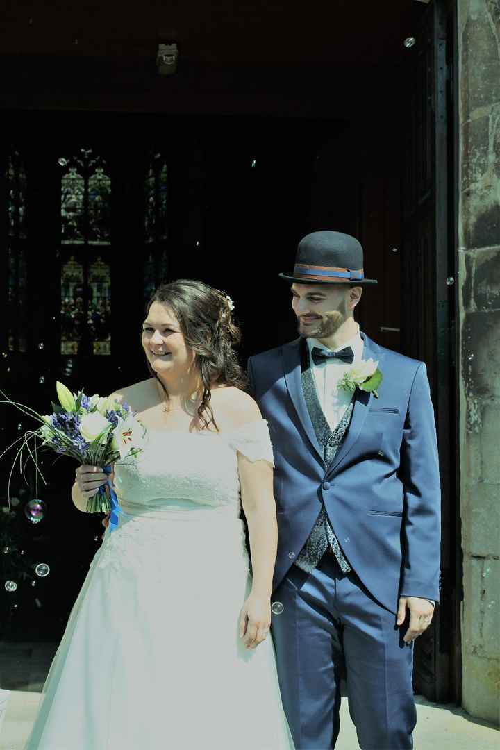 sortie église avec bulles