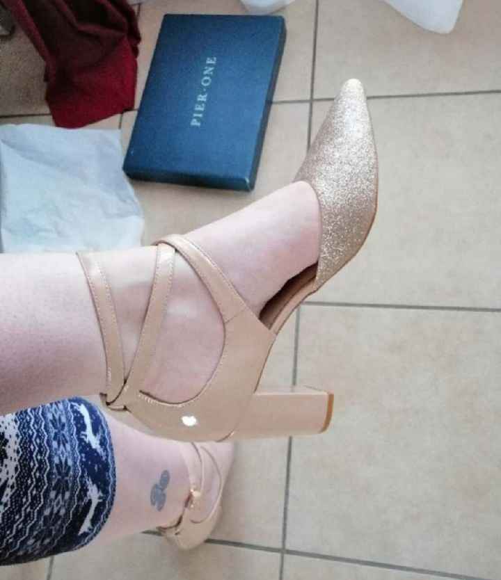 Chaussures blanches ou couleur ? - 1