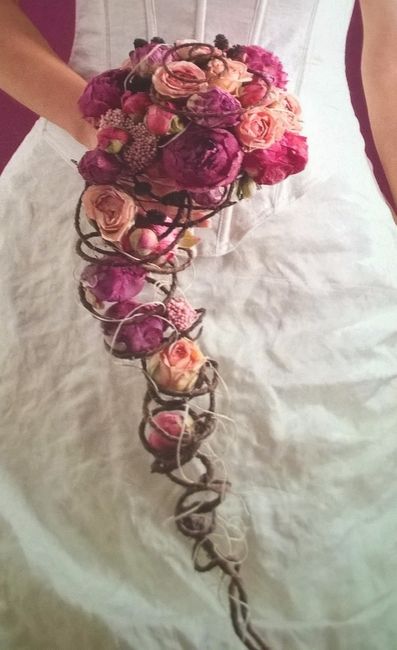 Mon bouquet sera un mix entre ce bouquet là et le suivant et dans les tons orangés car c'est très éc