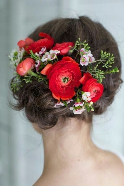 4) Chignon fleuri