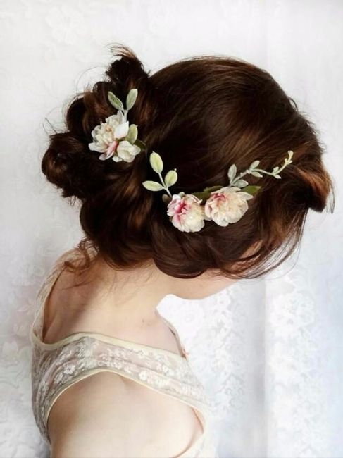 9) Coiffure fleurie