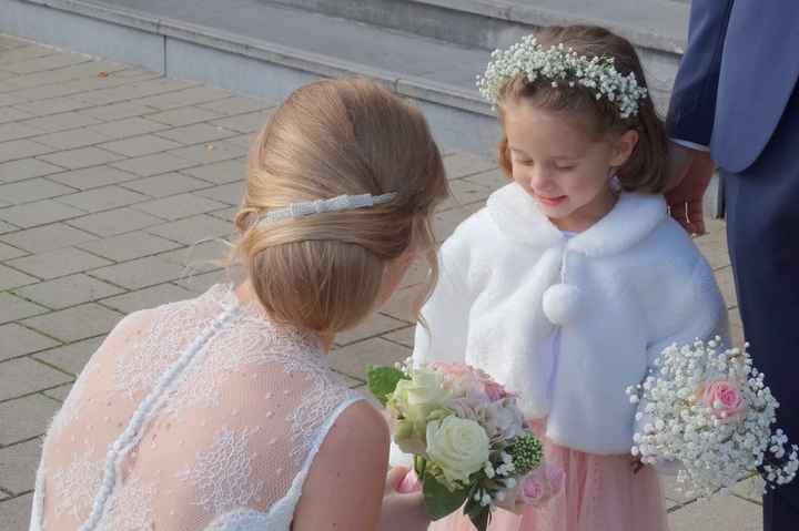 La mariée et la demoiselle d'honneur 