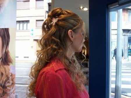 Cheveux détachés avec fleurs