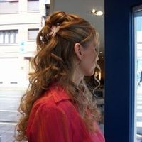 Cheveux détachés avec fleurs