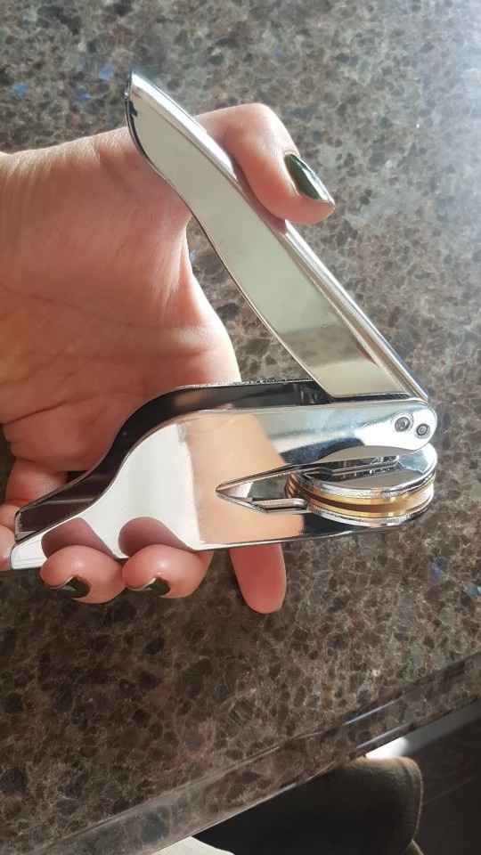 Pince à gaufrer - 2