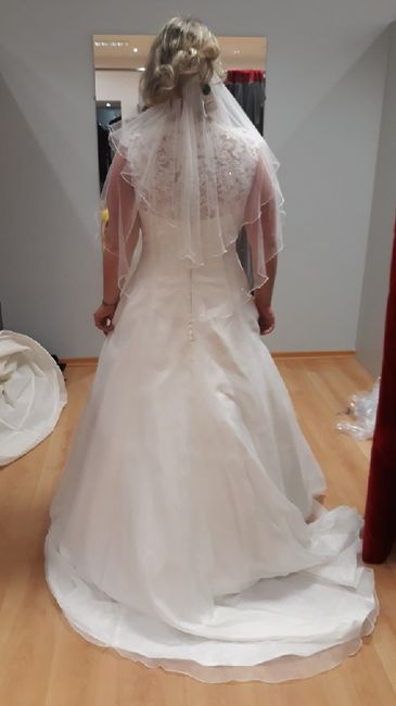 J-37 avant le mariage, dernier essayage de robe 2