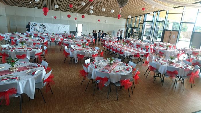 Notre déco de mariage du 21 sept! Thème rouge et blanc et accompagnés de voitures et de livres!! - 1
