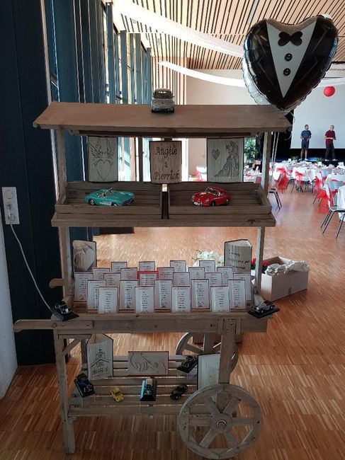 Notre déco de mariage du 21 sept! Thème rouge et blanc et accompagnés de voitures et de livres!! - 3