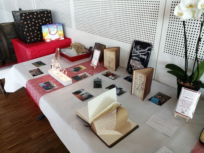 Notre déco de mariage du 21 sept! Thème rouge et blanc et accompagnés de voitures et de livres!! - 9