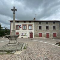Entrée et sortie de la mairie. - 1