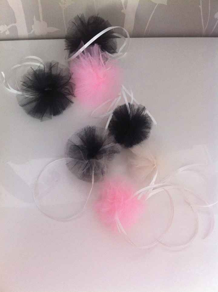 POMPONS