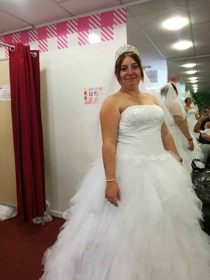 Combien de robes avez-vous essayé ? - 1