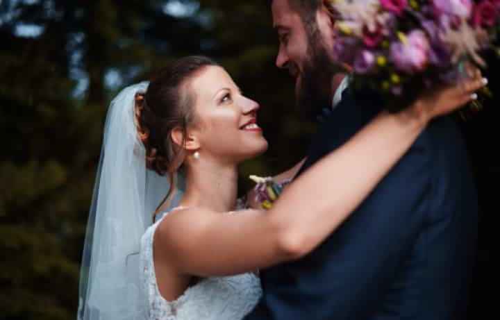 Aidez-moi à choisir une coiffure selon ma robe - 2