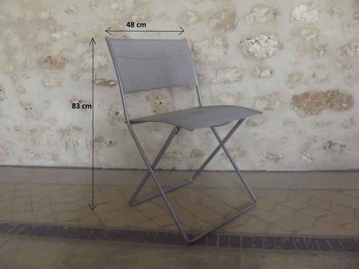 Au secours ! horribles chaises - 1