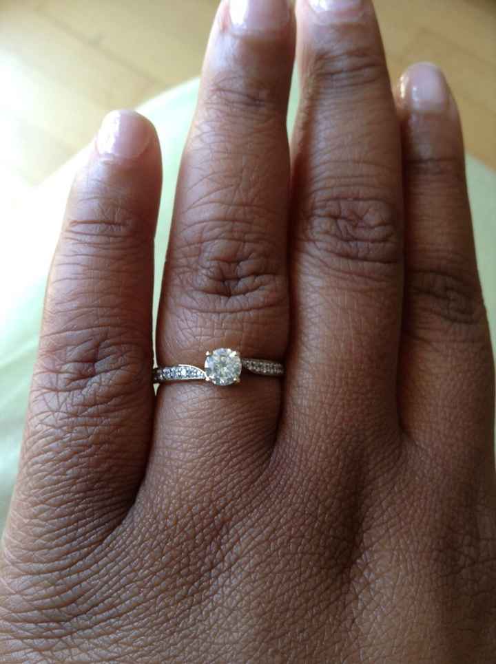 Qui porte une bague de fiançailles ? - 1