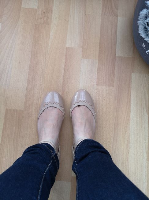 Chaussure blanche ou couleur ? - 1