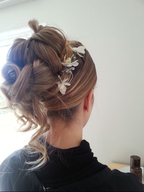 Recherche coiffure classe et romantique - 1