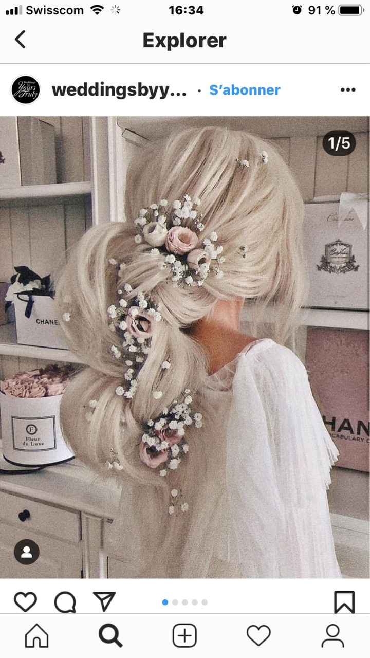 Fleures fraîches sur les cheveux - 2