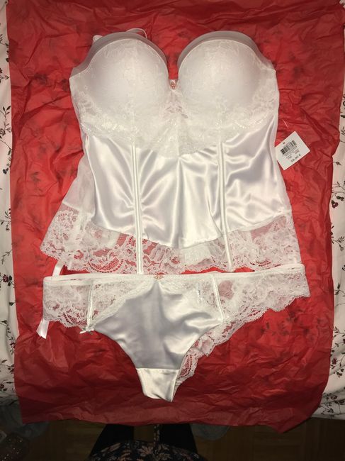 Guêpière sous robe de mariée trouvée! 1