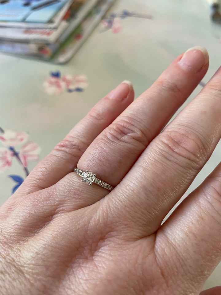 Ta bague de fiançailles sur le Pinterest de Mariages.net ça t'intéresse ? ❤️ - 1