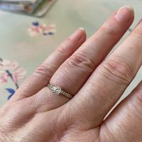 Ta bague de fiançailles sur le Pinterest de Mariages.net ça t'intéresse ? ❤️ - 1