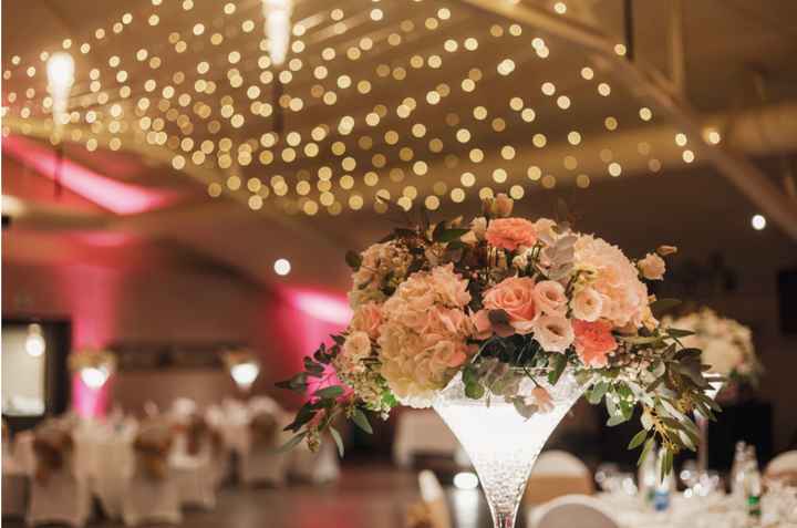 Salle : Grange aux Ormes, Fleurs : Et l’eau dit