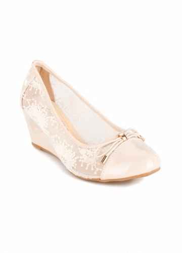 5. Ballerines compensées à broderie crème 