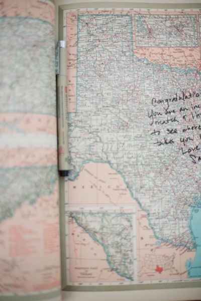 2. Livre d'or en vieil Atlas, idéal pour les mariages sur le thème du Voyage